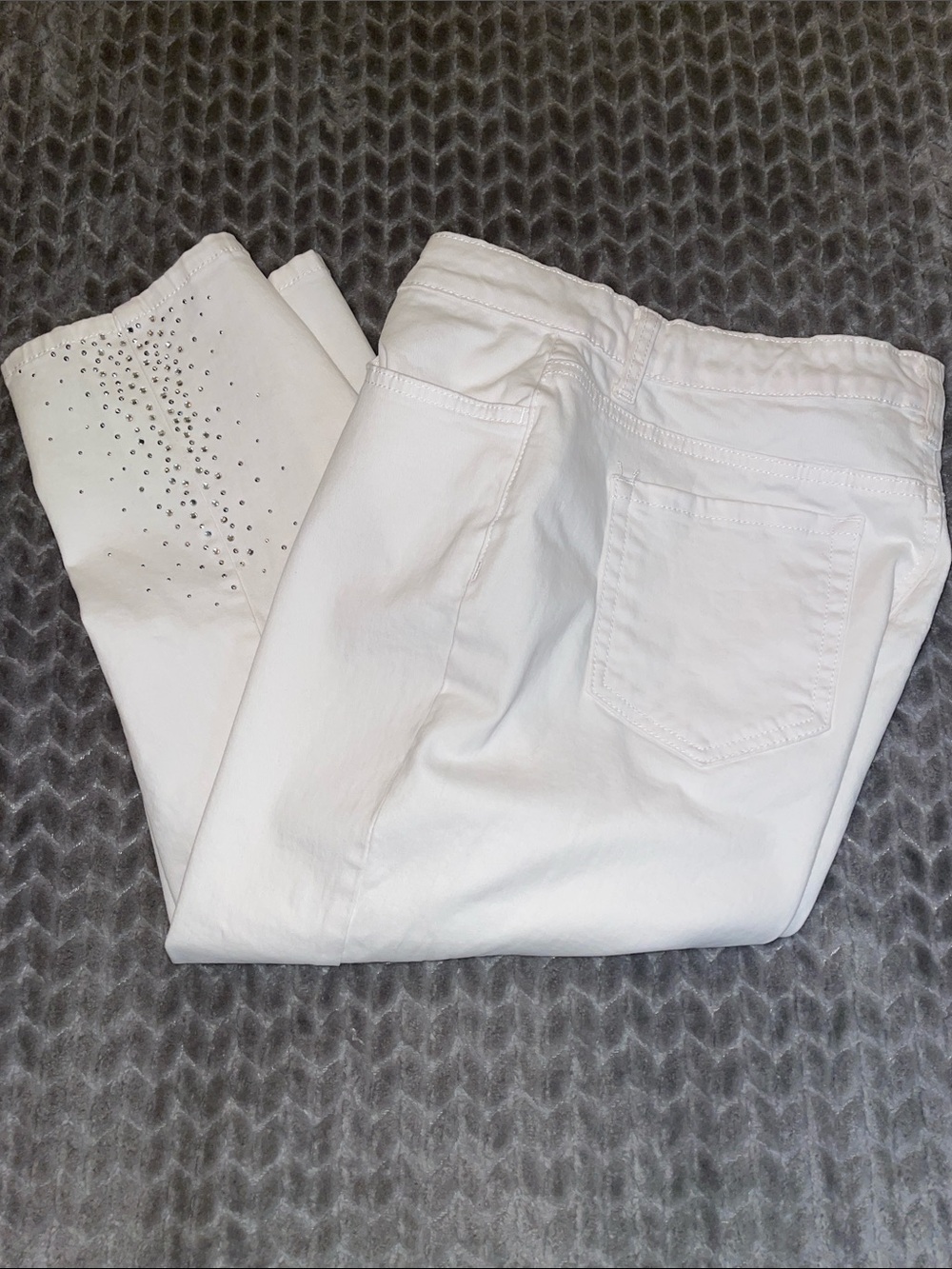 Laura Ashley White Rhinestone Embellished Capri Pants Size 10